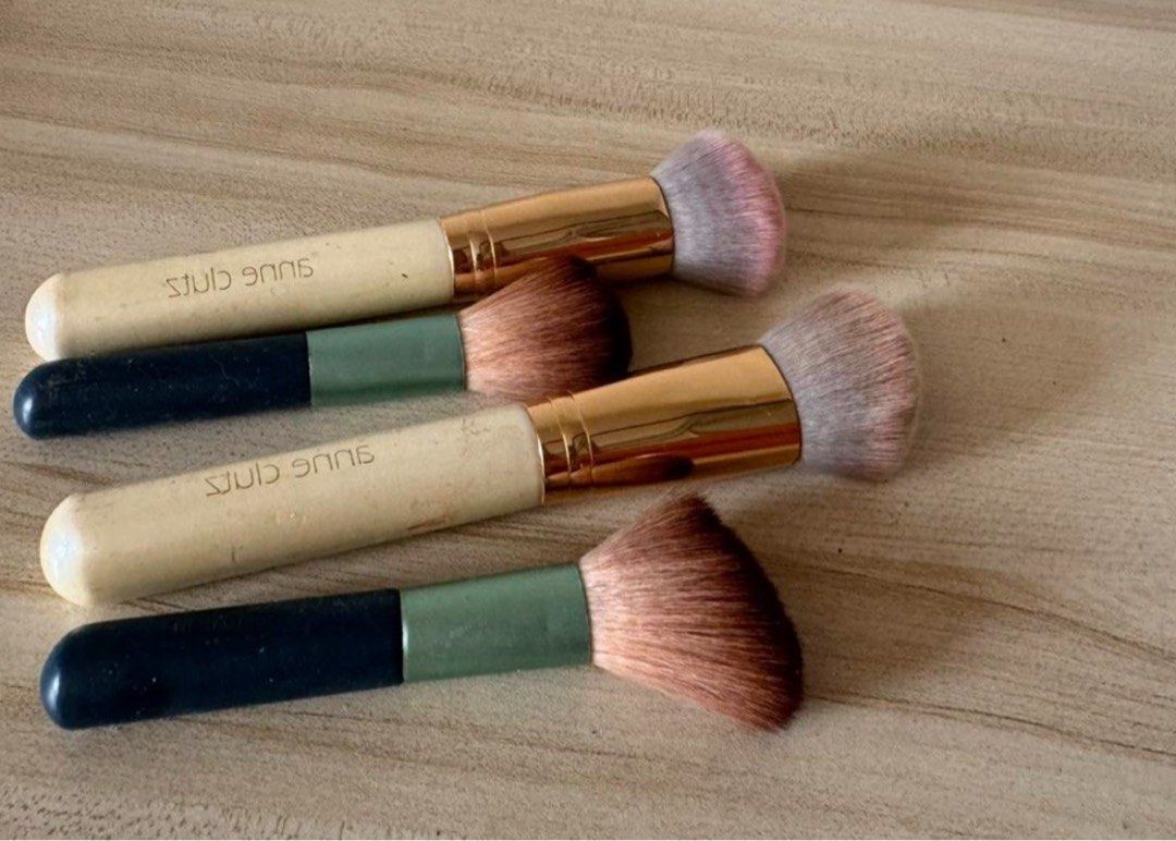 Makeup brushes anne clutz (Category: Makeup) located in Quezon City. Submitted by prelovedsaleitems (Listing ID 1459046011, Image 1). Description: .
