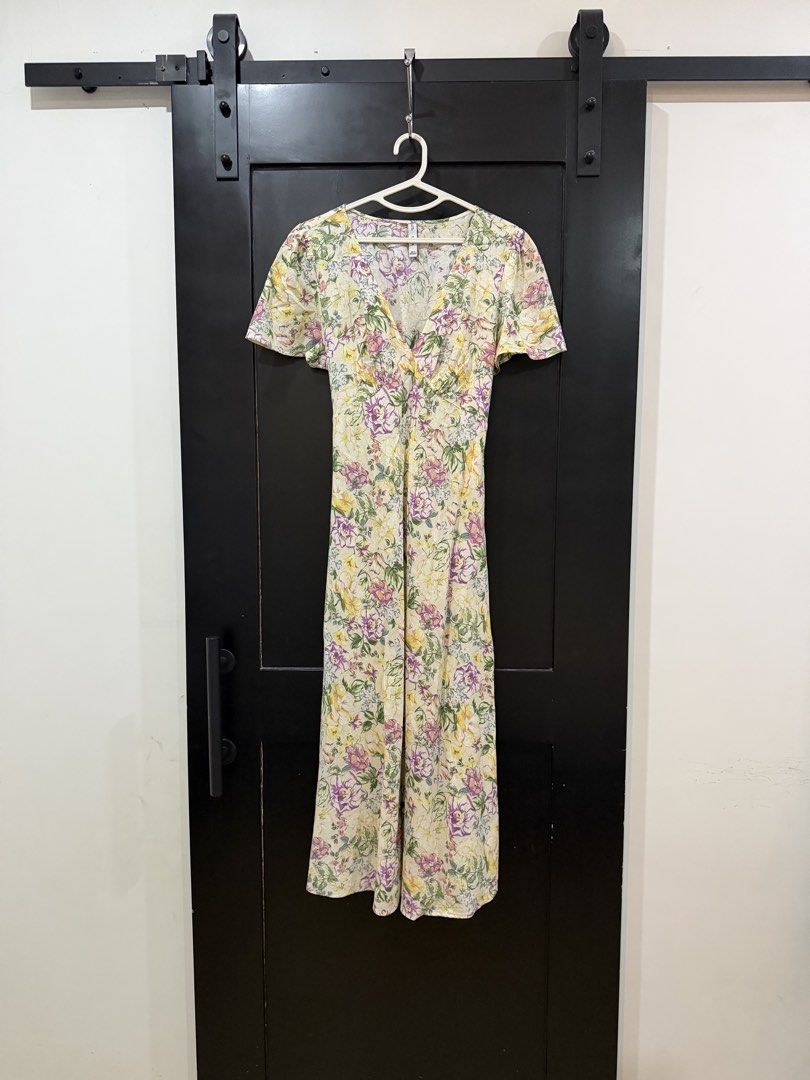 MANGO Floral Linen-Blend Dress (Category: Dresses) located in Mabalacat. Submitted by kgutz (Listing ID 1458994077, Image 1). Description: > VERY nice print > True to size > RFS: Cleaning out my closet of items that no longer fit! Most are unused / like-new..