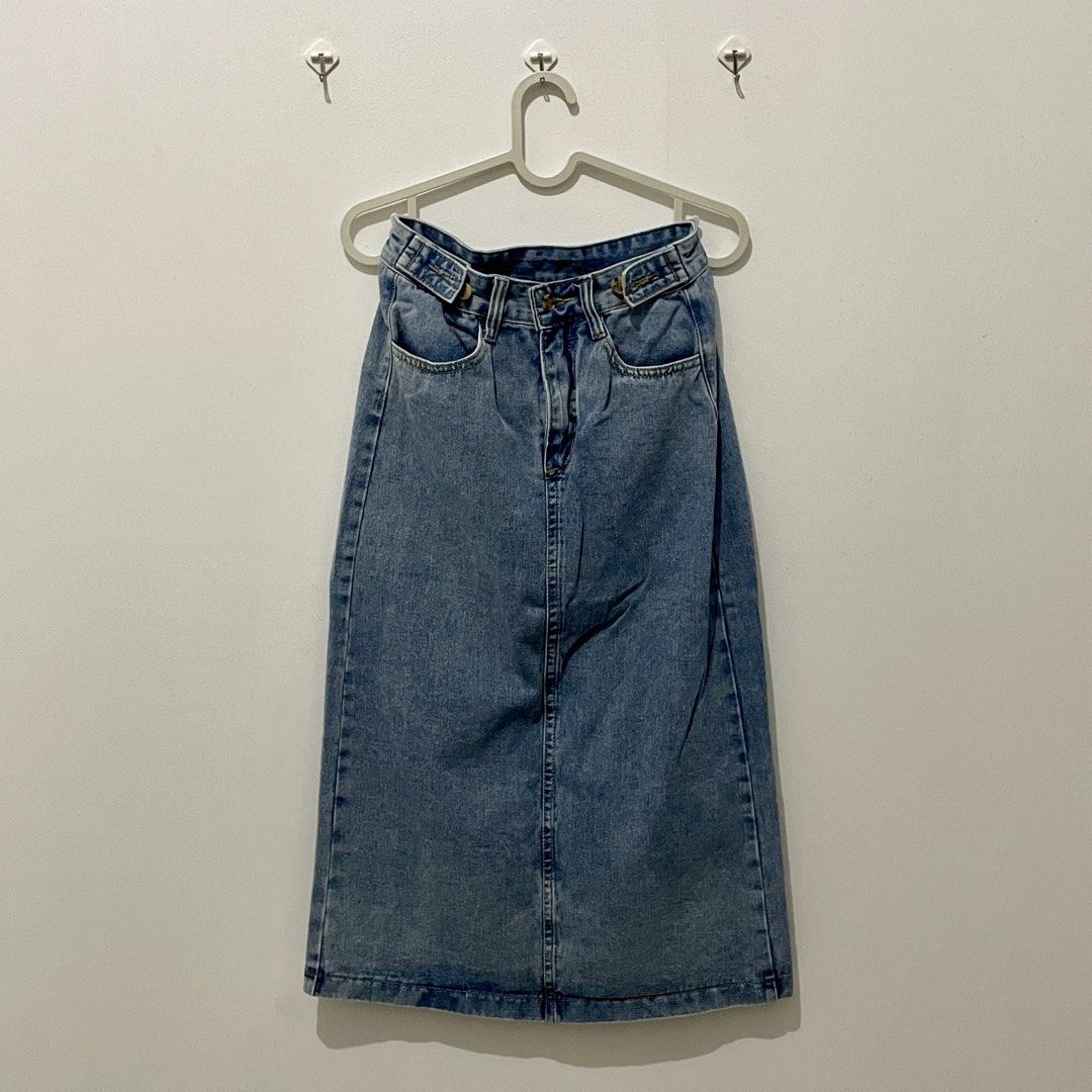 Maong Midi Skirt (Category: Skirts) located in Manila. Submitted by hotgirlstuff.mnl (Listing ID 1459025574, Image 1). Description: - used once.