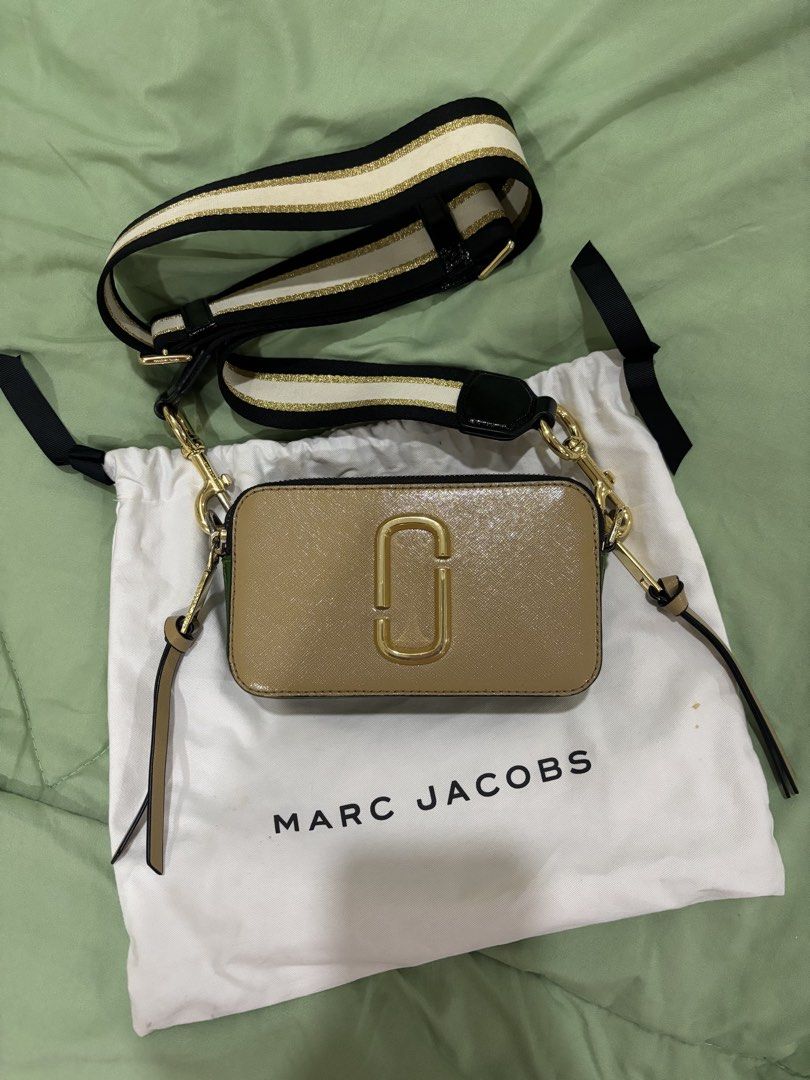 Marc Jacobs camera bag (Category: Cross-body Bags) located in Davao. Submitted by wintermelonclothing (Listing ID 1458986078, Image 1). Description: Marc Jacobs Camera bag -bought at Marc Jacobs US store -reason for selling: decluttering -free shipping.
