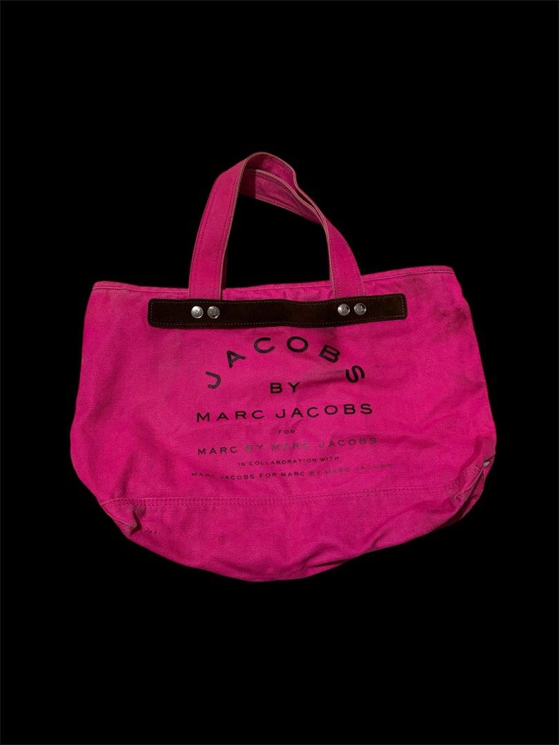 March Jacobs tote bag (Category: Tote Bags) located in Las Pinas. Submitted by thrftmnl. (Listing ID 1459055663, Image 1). Description: Marc Jacobs Tote Width: 18.5 Length: 10.5 *needs wash/cleaning.