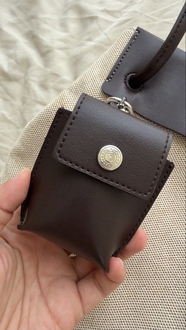 Marhen J Oat bag + pebble case (Category: Shoulder Bags) located in Makati City. Submitted by ishspace (Listing ID 1458896770, Image 2). Description: Brown with original dust bag Canvas, apple leather no issues on leather inner main compartment look good as new canvas with very light stains (see pics).