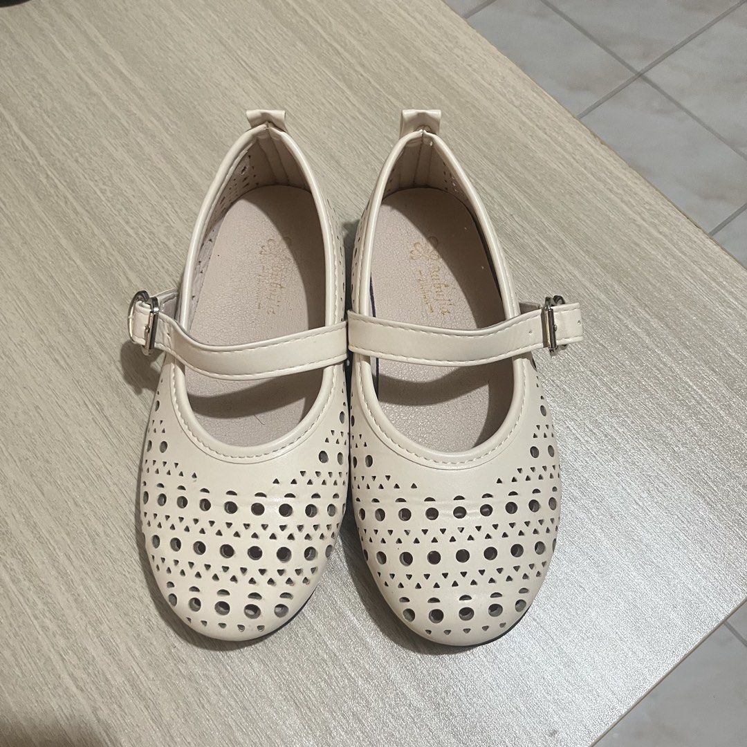 Mary Jane Doll Shoes (size 31) (Category: Babies & Kids Fashion) located in Quezon City. Submitted by forsaleniangel (Listing ID 1459011115, Image 1). Description: Size 31 Cream color Cute cut-out design Secure strap with buckle closure Perfect for everyday or special occasions Easy slip-on and off Rfs: declutter.