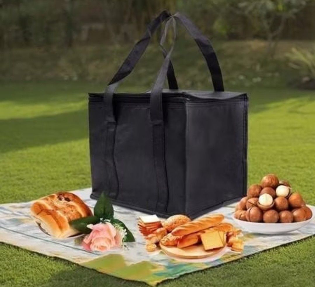 Medium/Large Insulated Thermal Bag (Category: Everything Else Others) located in Manila. Submitted by lotty_2489 (Listing ID 1459079261, Image 1). Description: Onhand Brandnew GoodQuality Black Foldable COD GcashPayment #09706504365 Charm.