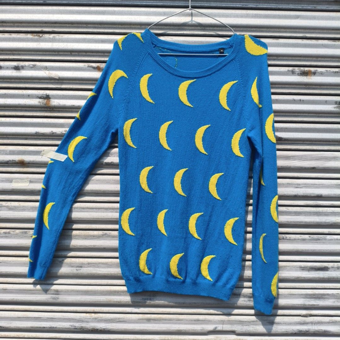 (medium-large) moon all over knit blue cashmere sweater (Category: Coats, Jackets and Outerwear) located in Lucena. Submitted by minryism (Listing ID 1458989016, Image 1). Description: cashmere royal blue all over moon sweater 🌙🌙🌙🌙🌙🌙 🌝🌝 fits medium-large ladies 🌙🌙 fits small men onli: 300 Length:27 in Width (pit to pit):15-17 in Sleeves:27 in Arm opening: 9 ayun kaines may 1 hole sya!!!! idk if i can dart/ mend this with my skillz tho o