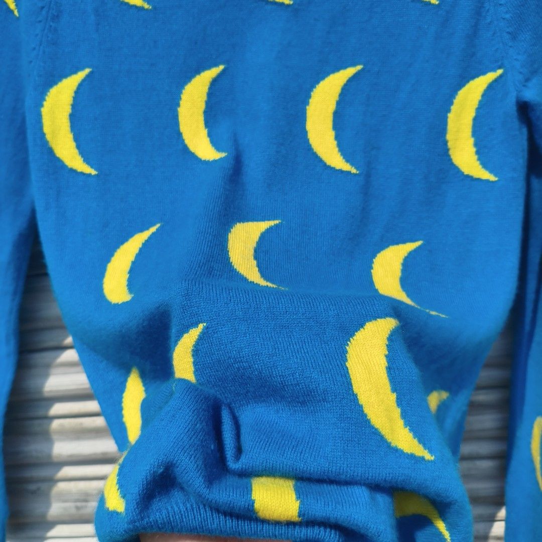 (medium-large) moon all over knit blue cashmere sweater (Category: Coats, Jackets and Outerwear) located in Lucena. Submitted by minryism (Listing ID 1458989016, Image 2). Description: cashmere royal blue all over moon sweater 🌙🌙🌙🌙🌙🌙 🌝🌝 fits medium-large ladies 🌙🌙 fits small men onli: 300 Length:27 in Width (pit to pit):15-17 in Sleeves:27 in Arm opening: 9 ayun kaines may 1 hole sya!!!! idk if i can dart/ mend this with my skillz tho o