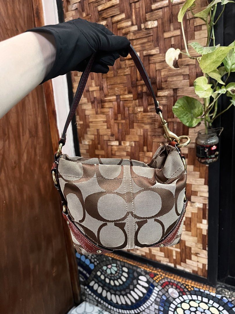 Mini Carly | Coach Vintage Y2K (Category: Shoulder Bags) located in Baguio. Submitted by vintagegurlie (Listing ID 1458922933, Image 1). Description: preloved use from japan; kasya phone and wallet; no hindi kasya ipad, mini nga ih 😭✋.