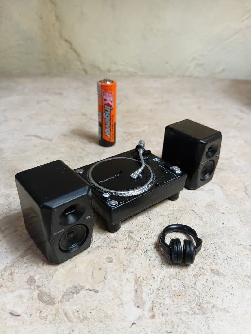 Miniature Pioneer DJ Set (Category: Portable Music Players) located in Marikina City. Submitted by brandodracu (Listing ID 1458951741, Image 2). Description: for display and diorama purpose.