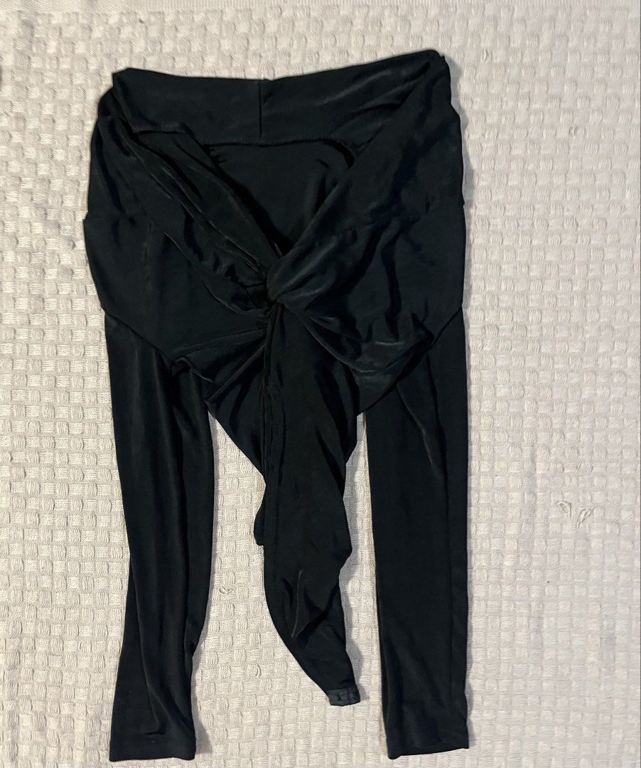 Miss Selfridge Black Ruched Twist Front Pants (Category: Other Bottoms) located in Mandaluyong City. Submitted by hopeworldplane (Listing ID 1458990260, Image 1). Description: - High-waisted black pants - Unique ruched and twisted front detail - Fabric with a slight sheen - Stretchy material for a comfortable fit - Versatile for night outs or stylish casual looks.