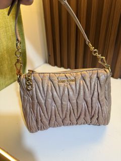 (Category: ) located in . Submitted by THRIFTTHRILLBAGS (Listing ID 1459017209, Image 1). Description: .