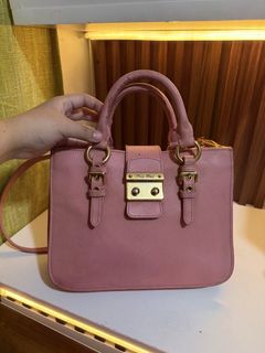 (Category: ) located in . Submitted by THRIFTTHRILLBAGS (Listing ID 1459015145, Image 1). Description: .