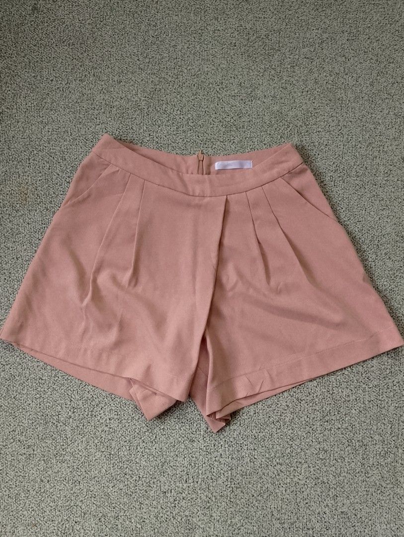 MixBlu Pleated Overlap Shorts (Category: Shorts) located in Cabadbaran. Submitted by ztsfinds (Listing ID 1458948040, Image 1). Description: -This is curated ukay clothes, already washed. -Color may vary due to lighting. -Color: Old Rose 10/10 -Size: Medium (165/68A) -Waist laid flat: 36 cm -Length: 37.5 cm.