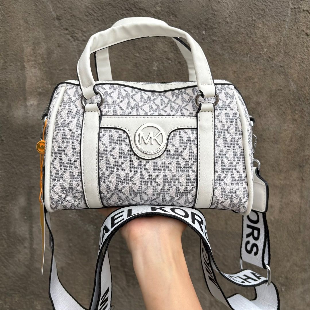 MK Brand new (Category: Luxury Bags & Wallets) located in Dasmarinas. Submitted by yrrahtakehara (Listing ID 1459032655, Image 1). Description: Brand new MK premium quality ₱550 each.