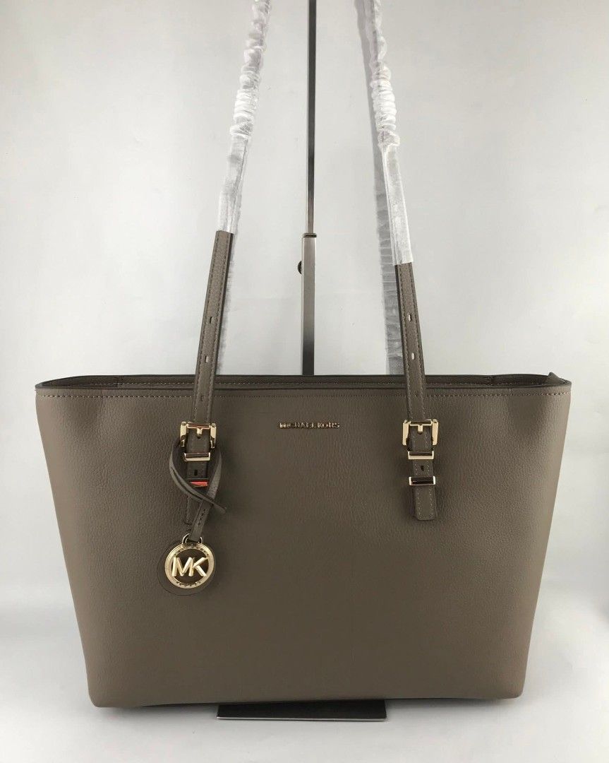 MK Quinn Medium Tote Bag (Category: Tote Bags) located in Quezon City. Submitted by bagsboutiqueph (Listing ID 1459080502, Image 2). Description: LAST PRICE POSTED. LIMITED STOCKS! BRANDNEW WITH INCLUSIONS. COLOR MAY SLIGHTLY VARY IN ACTUAL DUE TO LIGHTING AND CAMERA SETTING. OTHER PHOTOS WILL BE SEND DURING PURCHASE AND FOR SURE BUYERS ONLY. WHEN IN DOUBT, DO NOT ORDER. THANK YOU..