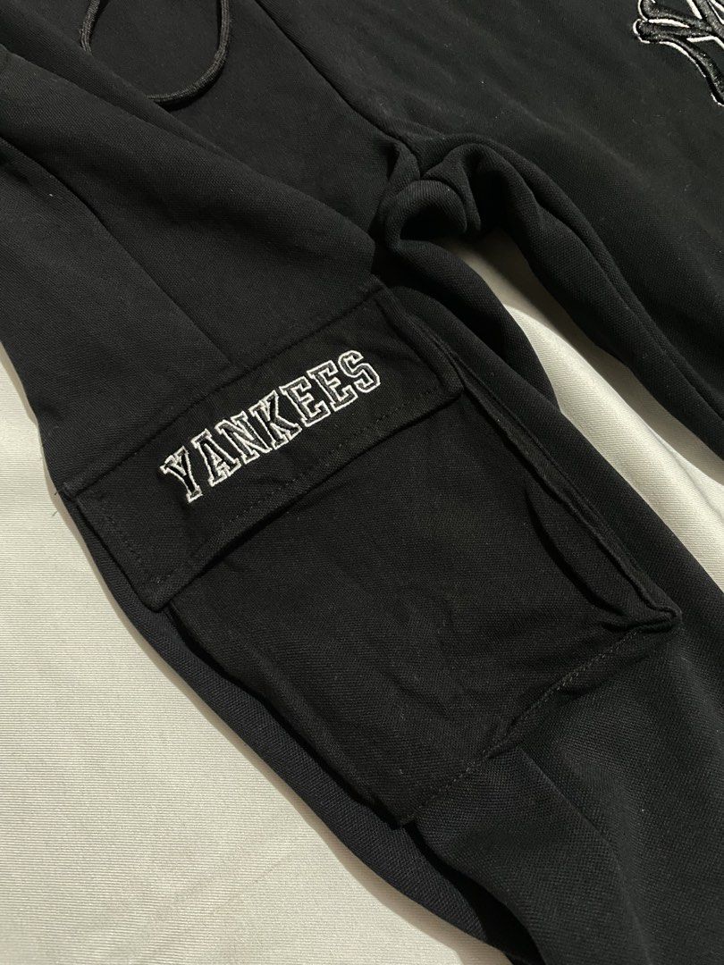 MLB New York Yankees Jogger Pants (Category: Joggers) located in Las Pinas. Submitted by rdcthriftedshop (Listing ID 1458923175, Image 2). Description: 📦 New York Yankees Jogger Pants Size Large on tag Waistline: 28 up to 36 Length: 36 Color rate: 10/10 Condition: As New Condition No Issue.