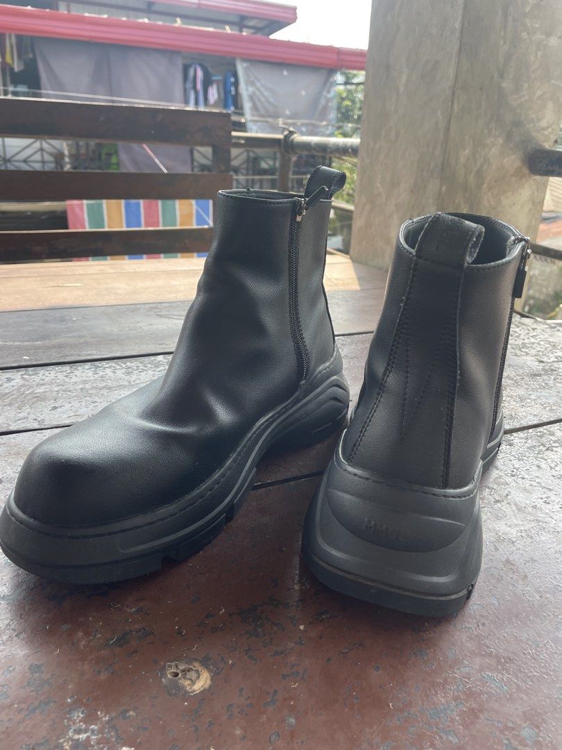 MMGL Chunky Leather Boots (Category: Boots) located in Malaybalay. Submitted by mo0rph (Listing ID 1458894855, Image 2). Description: US 10 Heavy boots but comfy once it put on Add sf 250 in box Jnt box Mindanao Gcash.