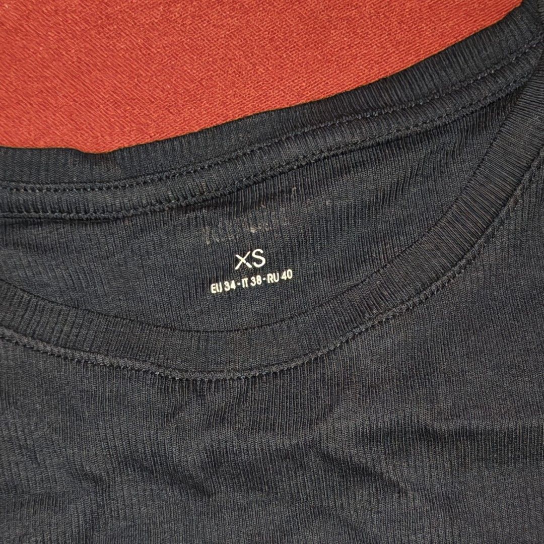 Navy Blue Ribbed T-shirt (Category: Shirts) located in San Fernando. Submitted by decluttwv (Listing ID 1459041011, Image 2). Description: - Basic navy blue t-shirt - Ribbed texture - Short sleeves - Crew neck - Size XS - Ideal for everyday wear.