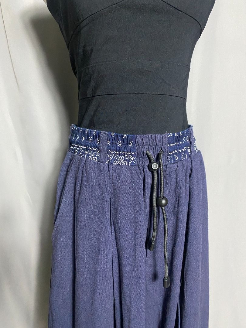 Navy Blue wide leg pants (Category: Jeans) located in Las Pinas. Submitted by ipickyou (Listing ID 1459047761, Image 2). Description: Unwashed Condition: 10/10 𝗠𝗲𝗮𝘀𝘂𝗿𝗲𝗺𝗲𝗻𝘁𝘀 𝘄𝗵𝗲𝗻 𝗹𝗮𝗶𝗱 𝗳𝗹𝗮𝘁: -Waist: 13-18” -Length: 33 1/2” -Inseam: 21 1/2”.