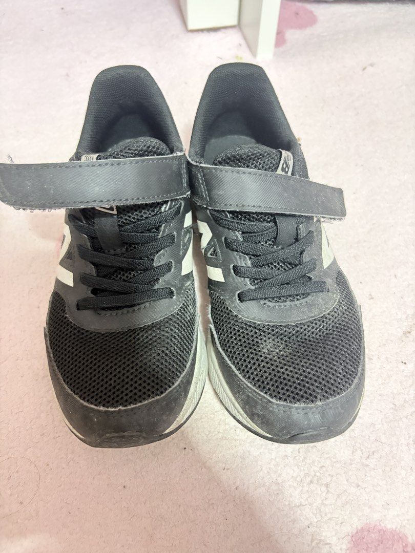 New Balance 570 for kids (Category: Babies & Kids Fashion) located in Santa Rosa. Submitted by bangsbaynoo (Listing ID 1459061788, Image 2). Description: used but not abused, lumaki agad paa ng anak ko kaya di na nagamit masyado.