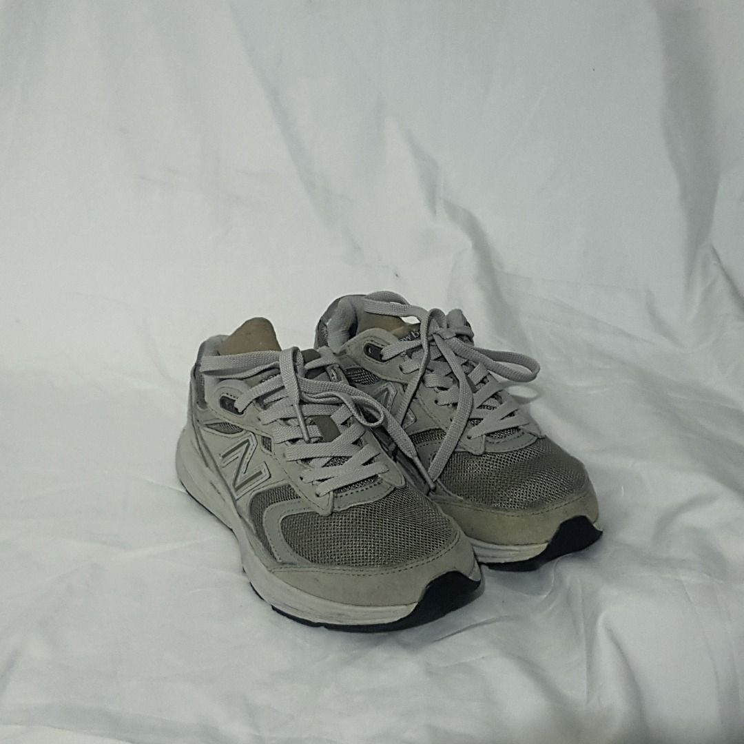 New Balance 880 khaki (Category: Sneakers) located in Cebu City. Submitted by dwightmendozasr (Listing ID 1459040150, Image 3). Description: New Balance 880 khaki size 5.5 women, 36.0 euro, 22.5cm -sole needs to be reglued hence, selling for low Php 150.00 + shipping fee Code: SHOES0097.