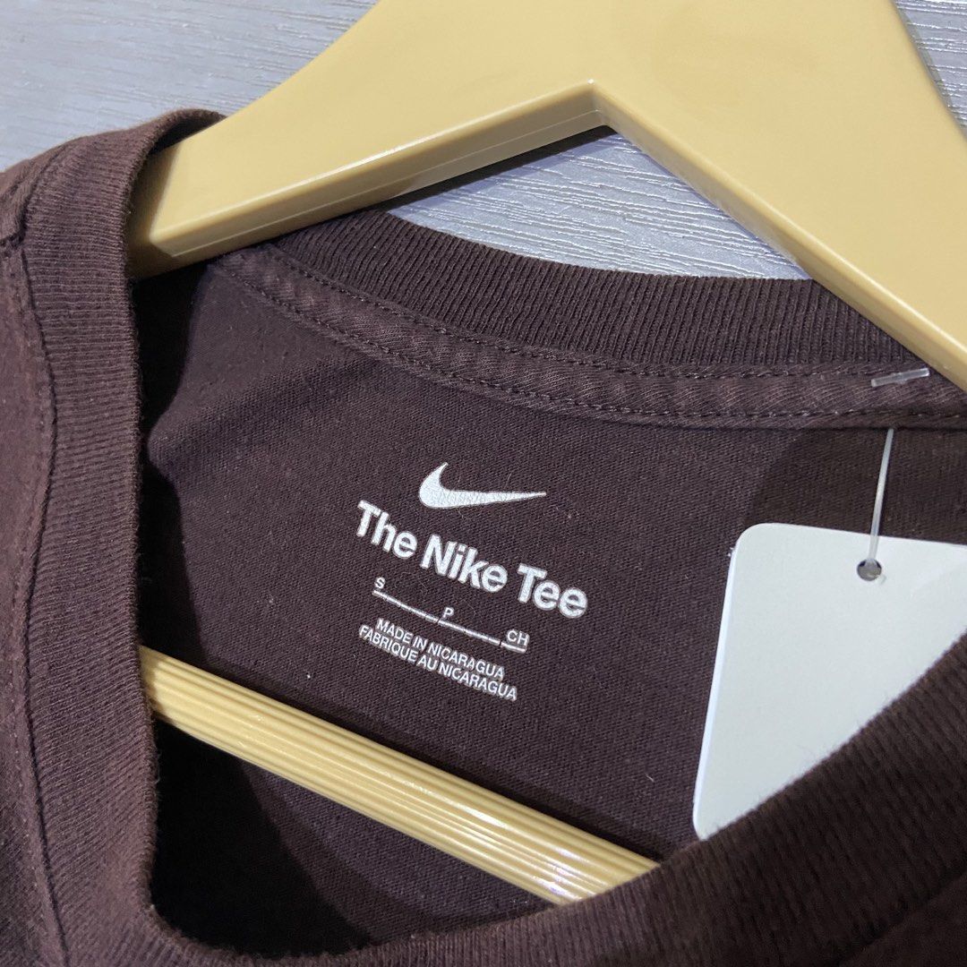 Nike (Category: Tshirts & Polo Shirts ) located in Batangas. Submitted by hanz.dodge (Listing ID 1459040060, Image 3). Description: ⚜️Nike 📌20 Width x 27.5 Length (M Best fit) 📌9.8/10 Color Rate (Pantay Color neto ha) 📌Excellent Condition 📌No Major Flaws 📌Rare Color Way at bagong bago boss/madam 🏷️ 480.