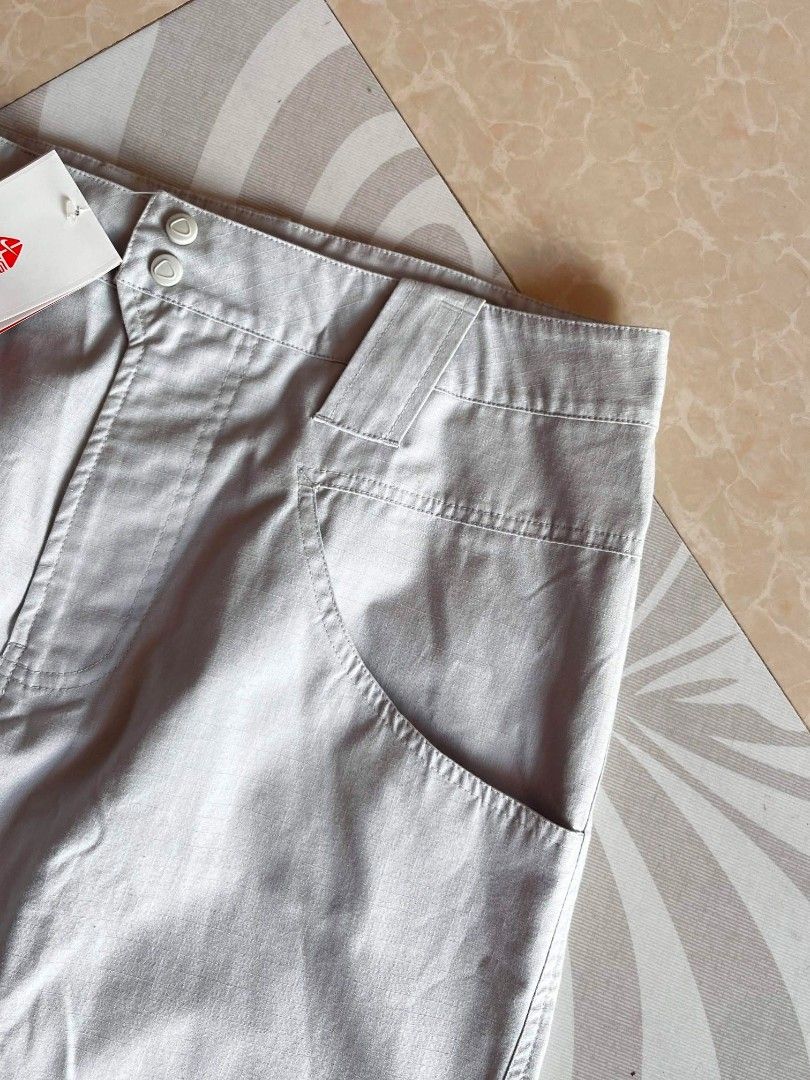 Nike ACG (Category: Shorts) located in Angeles City. Submitted by dathrifthaven (Listing ID 1459056459, Image 3). Description: ACG Authentic/Original Deadstock Brandnew w/ hangtag Baggy fit 32 on tag Dimes: Length: 29 Waist: 34 Thigh: 13.5 Hem: 9.5.
