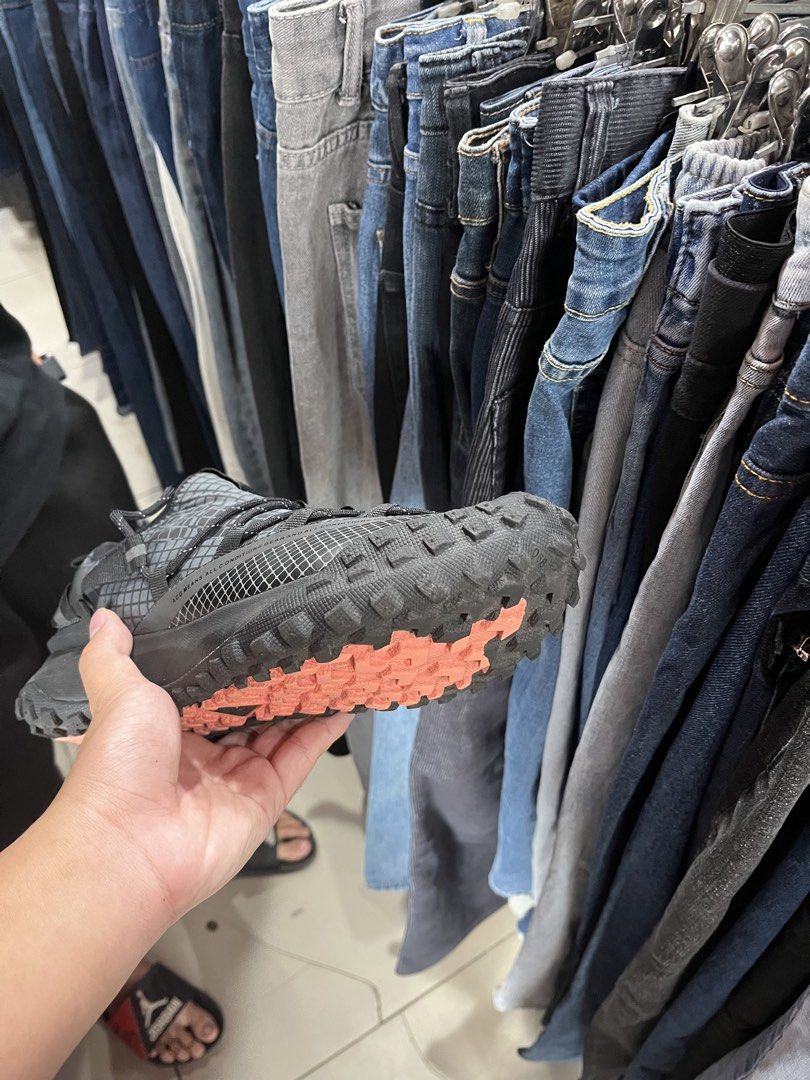 Nike ACG hiking shoes (Category: Sneakers) located in Abucay. Submitted by rambundang123- (Listing ID 1458972736, Image 2). Description: .