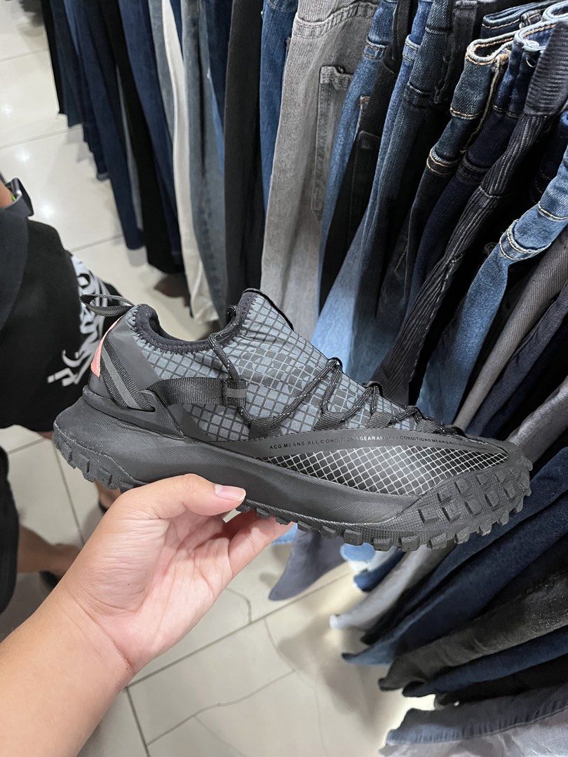 Nike ACG hiking shoes (Category: Sneakers) located in Abucay. Submitted by rambundang123- (Listing ID 1458972736, Image 1). Description: .