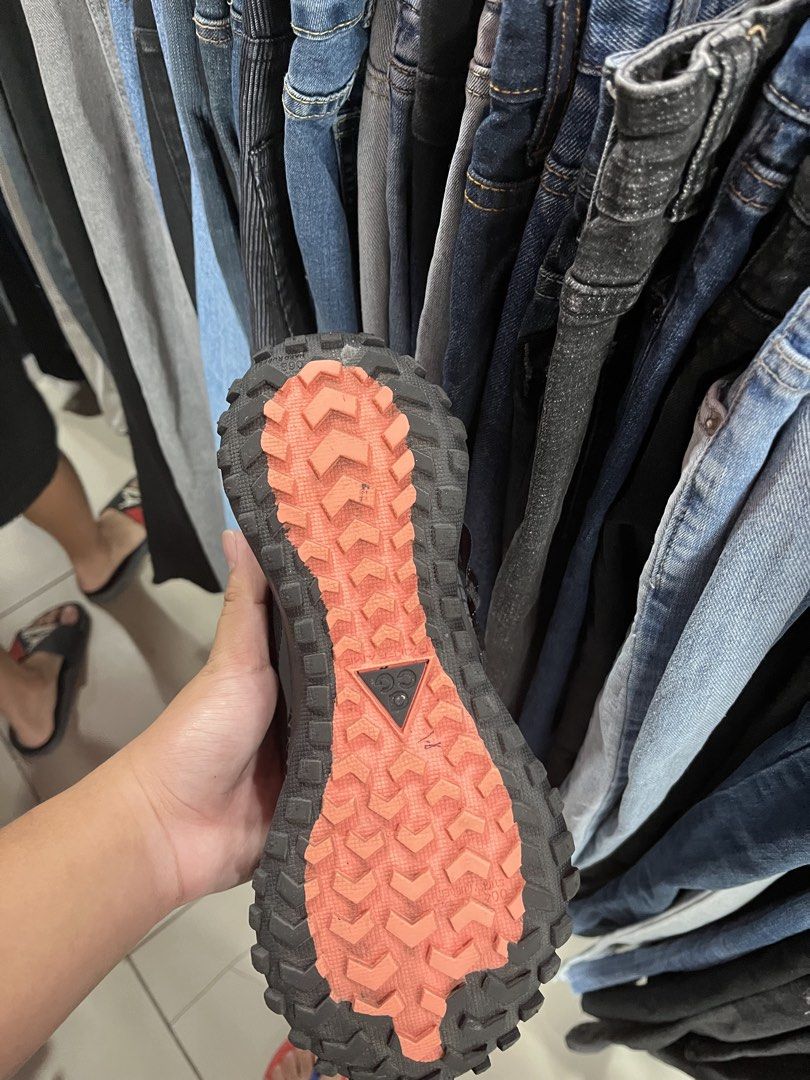 Nike ACG hiking shoes (Category: Sneakers) located in Abucay. Submitted by rambundang123- (Listing ID 1458972736, Image 3). Description: .
