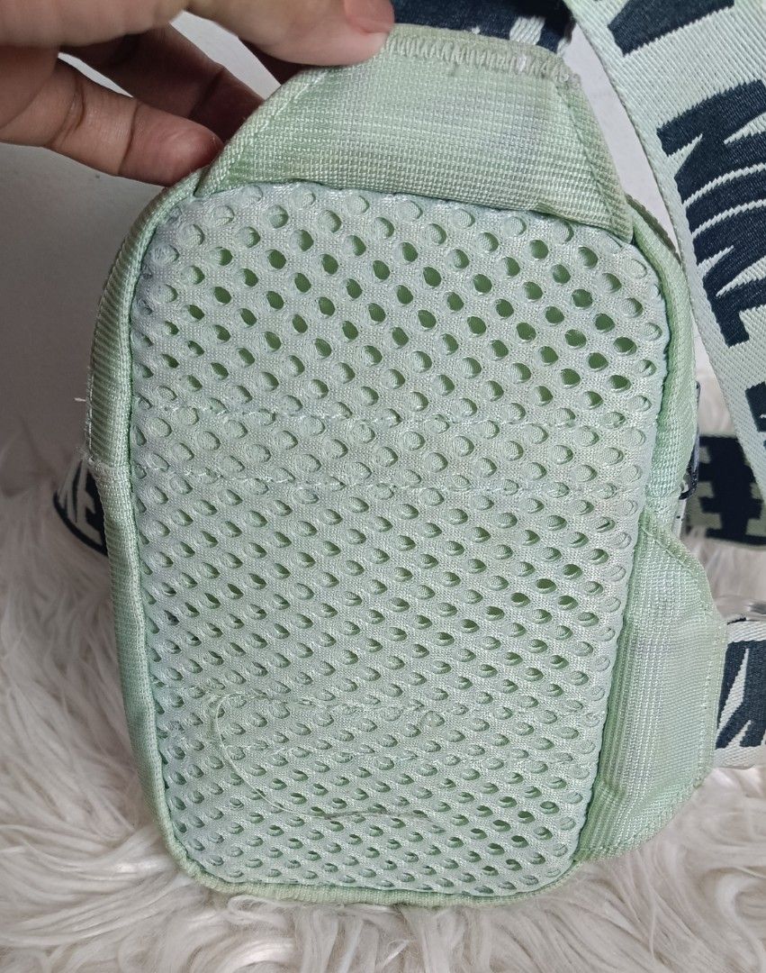 Nike CP Sling (Category: Backpacks) located in Davao. Submitted by roxy0404 (Listing ID 1459011566, Image 3). Description: ukay source with signs of use size: length 4.5 inches height 7 inches width .9 inch.
