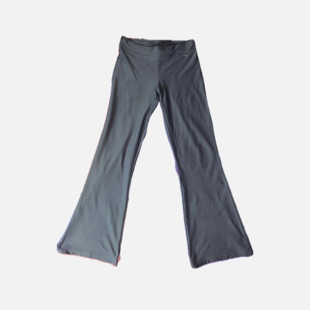 Nike Flared Yoga Pants (Category: Other Bottoms) located in Sinait. Submitted by vhycodm1106 (Listing ID 1458904357, Image 1). Description: get nyo na, di nagagamit kasi I gained weight T-T.