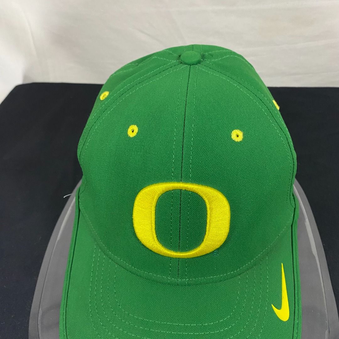 Nike NCAA Oregon Ducks Sideline Dri-FIT Perforated Performance Cap [OSFA] (Category: Caps & Hats) located in Antipolo. Submitted by canadafindss (Listing ID 1459081379, Image 2). Description: Visit & Follow Canada Finds for more premium thrift, streetwear, vintage, techwear, activewear, and branded finds from Canada 🇨🇦 More items posted regularly: https://www.carousell.ph/u/canadafindss Nike NCAA Oregon Ducks Sideline Dri-FIT Perforated Perform