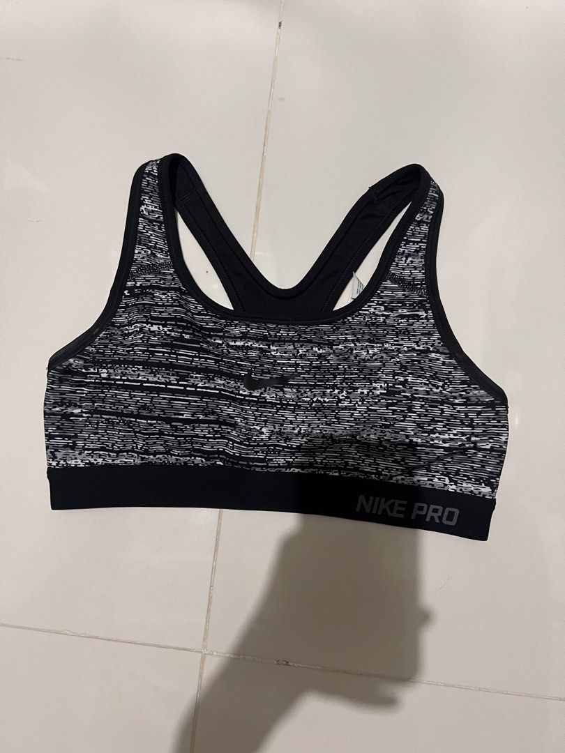NIKE PRO Padded Sports Bra (Category: Activewear) located in Legazpi City. Submitted by ilysabby (Listing ID 1459059204, Image 1). Description: .