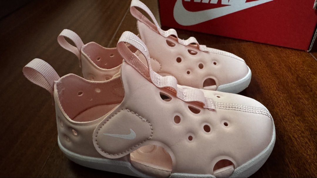 Nike Sunray Protect 4 (Category: Babies & Kids Fashion) located in Makati City. Submitted by eleanorsiy (Listing ID 1458945663, Image 3). Description: Original Nike Sunray Protect 4 Used 1-2x only Size 7C Color: Echo Pink Box included .