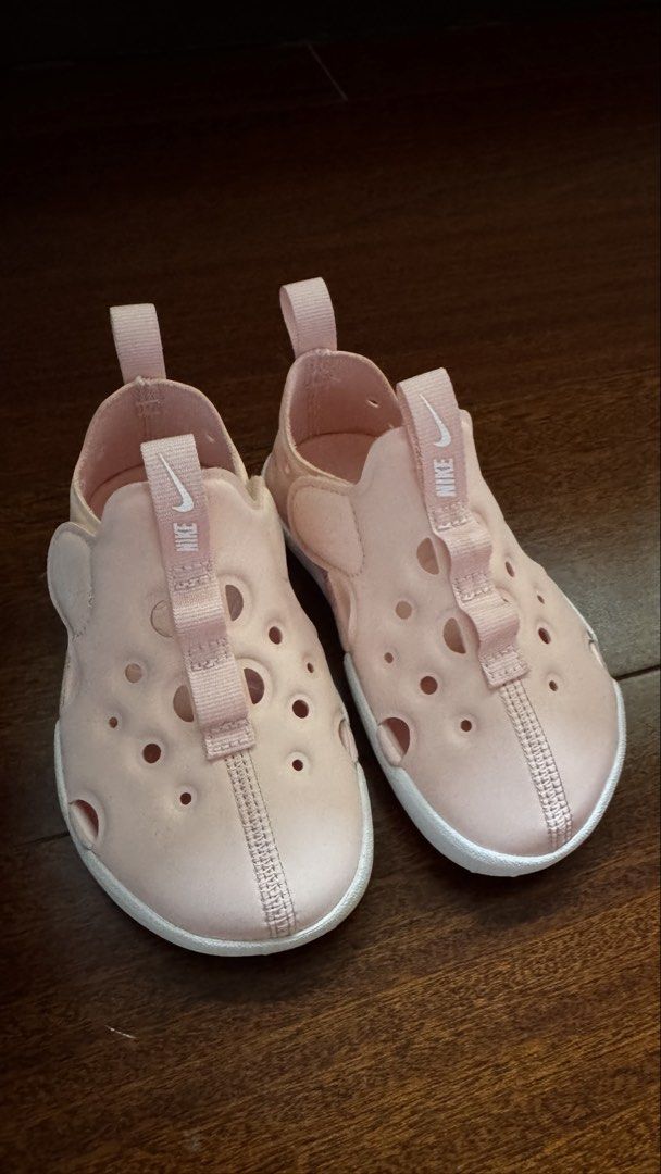 Nike Sunray Protect 4 (Category: Babies & Kids Fashion) located in Makati City. Submitted by eleanorsiy (Listing ID 1458945663, Image 1). Description: Original Nike Sunray Protect 4 Used 1-2x only Size 7C Color: Echo Pink Box included .