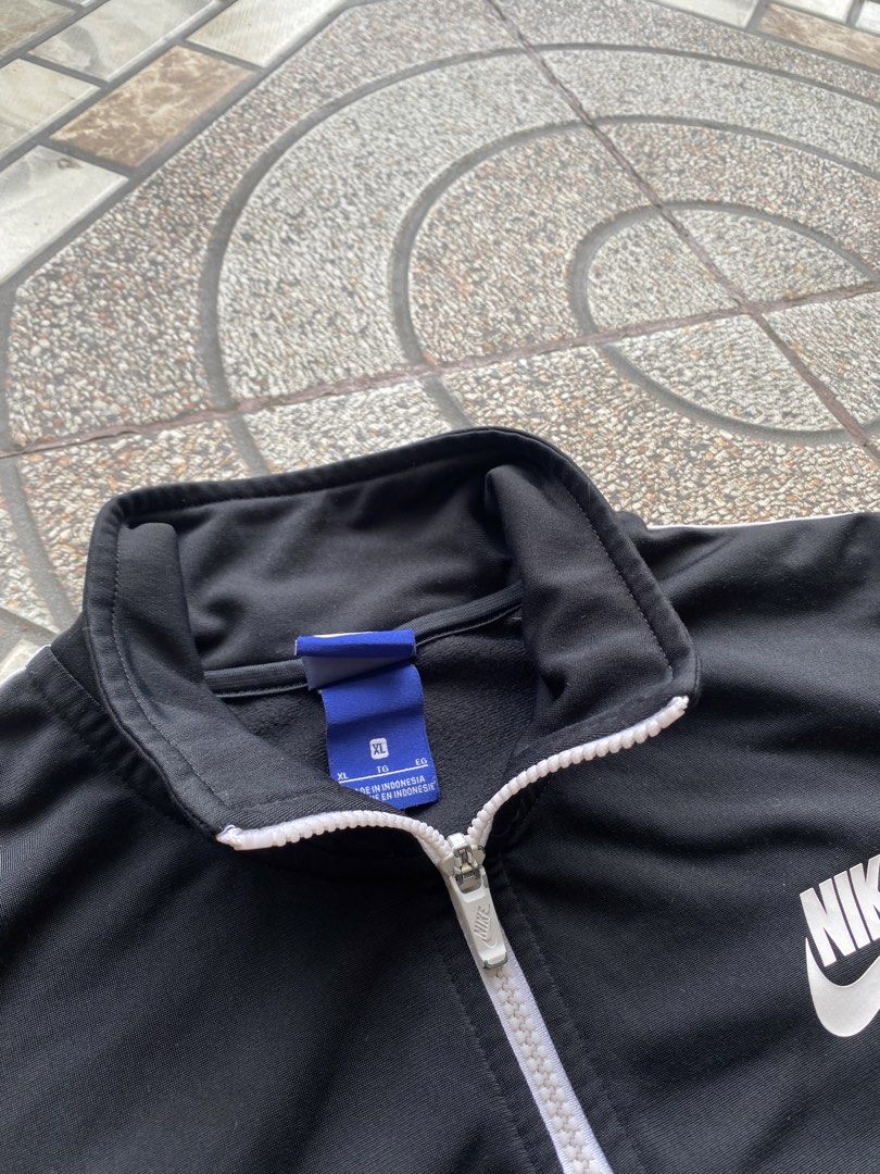 NIKE ZIP (Category: Coats, Jackets and Outerwear) located in Manila. Submitted by mansthrift (Listing ID 1459063832, Image 2). Description: Color Rate - 10/10 Condition - 10/10 Dimes: Medium - Medium L - 23 W - 22# SL - 25 • manage your expectation • color may due to lightning DM IF YOURE INTERESTED!.