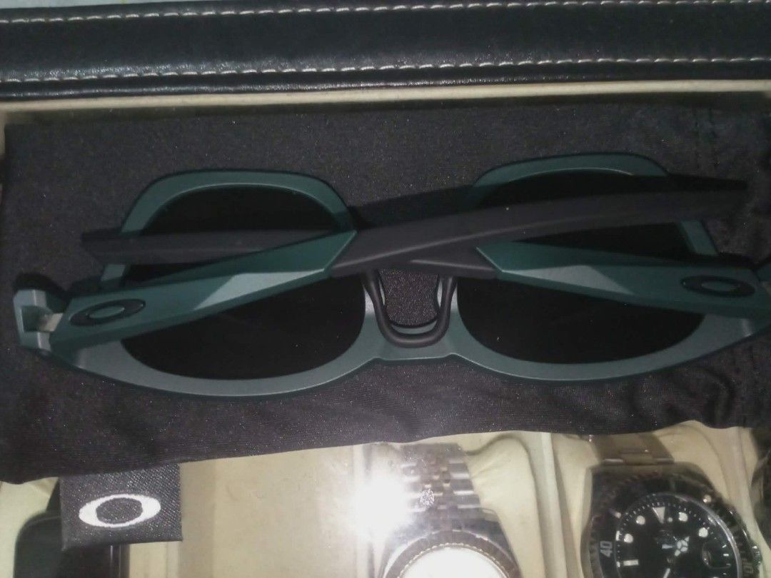 Oakley shades 💯 authentic (Category: Drones) located in Manila. Submitted by keenwater.bd1b52 (Listing ID 1458920739, Image 2). Description: selling my Oakley shades for only 2300 slightly negotiable location qc or Caloocan area always online.