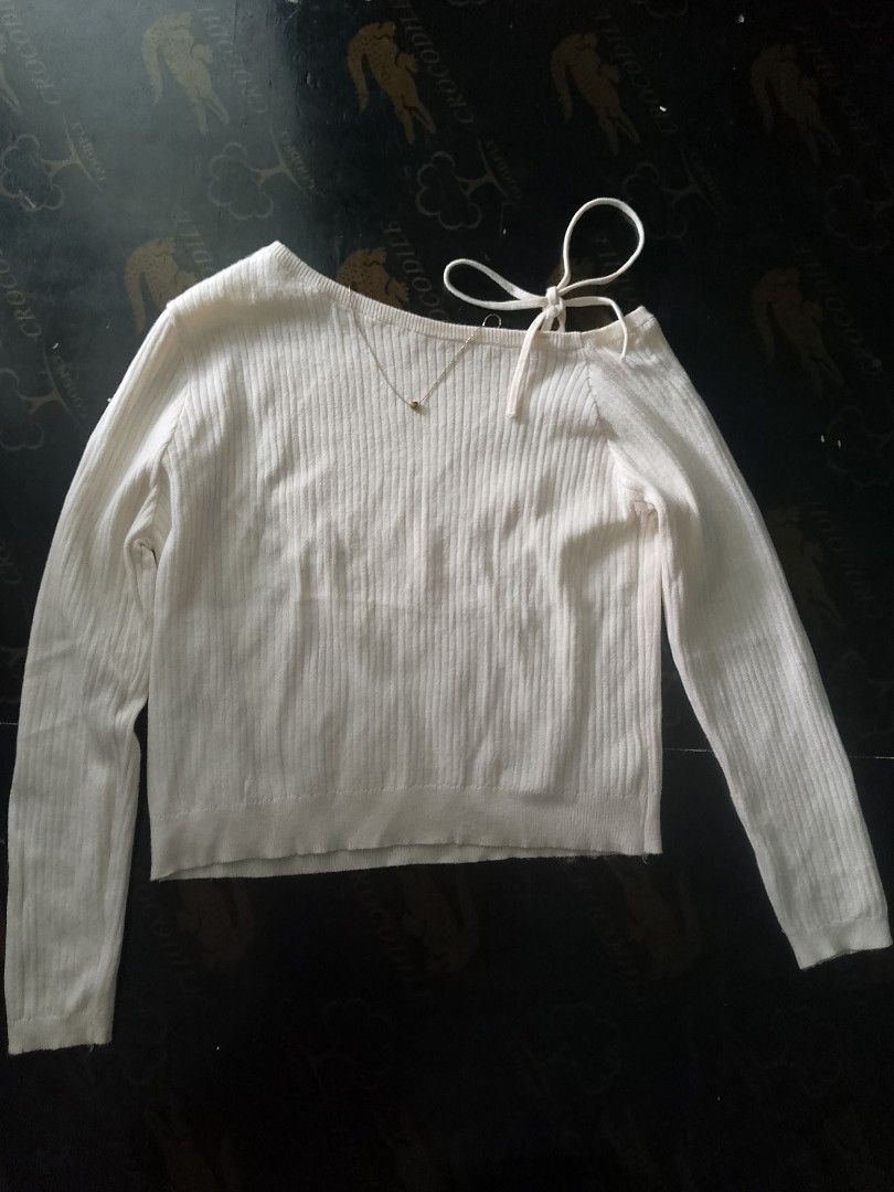 Off Shoulder Knit Sweater Top - White (Category: Longsleeves) located in Manila. Submitted by airasales (Listing ID 1458942884, Image 1). Description: OFF SHOULDER KNIT SWEATER TOP - WHITE 🤍 DETAILS: Color: White / Off-white Size: Fits Small to Medium (stretchy!) Style: Off shoulder / Boat neck with side lace-up ribbon tie Fabric: Ribbed knit - makapal pero soft & comfy CONDITION: Like new - Once lang nasuot for OOTD, no flaws, no himulmol RFS: 