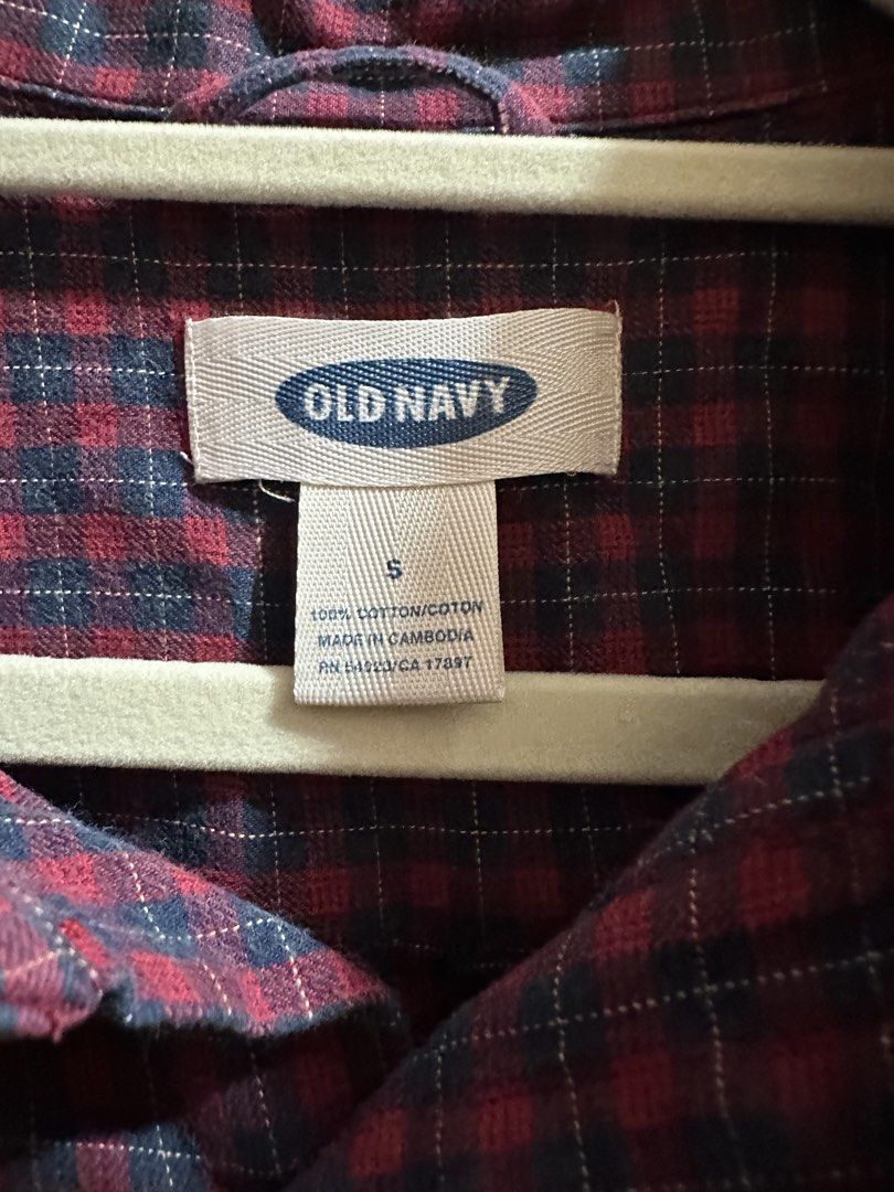 Old Navy Polo (Category: Longsleeves) located in Rizal. Submitted by miss2lyps (Listing ID 1459013468, Image 2). Description: - used more than 5x, no super signs of usage. no discoloration too. - L: 27” - W: 22” .