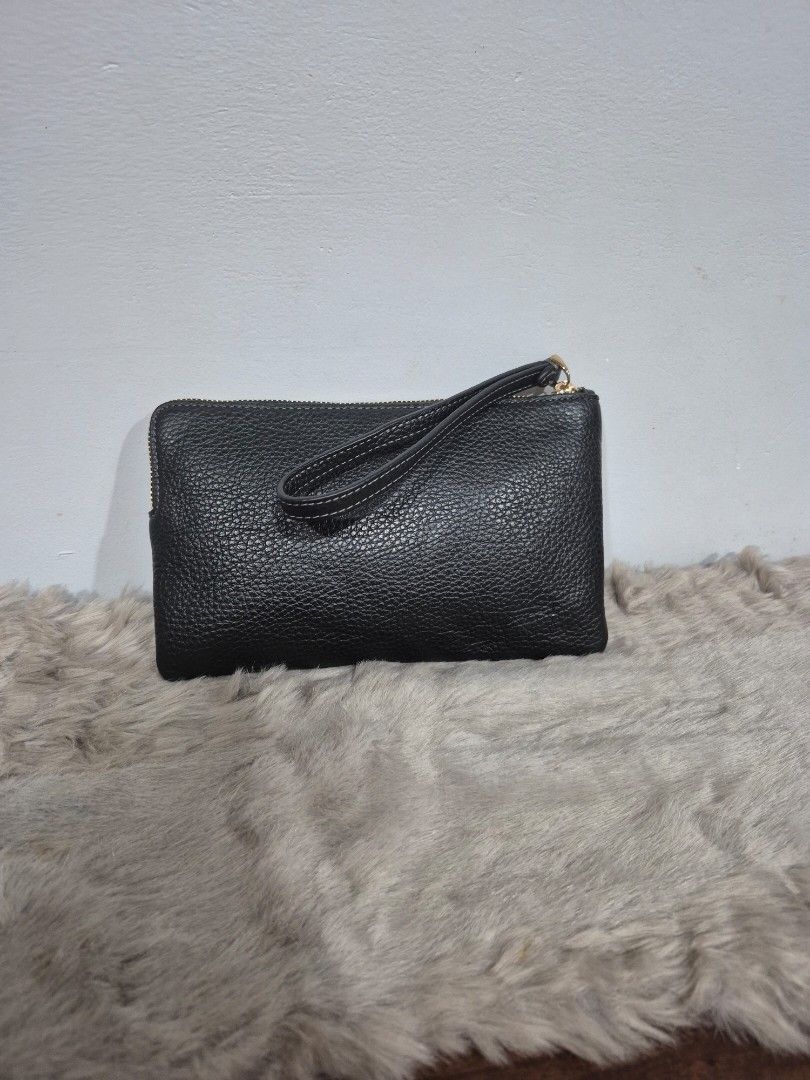 Original Coach Large Wristlet (Category: Wallets & Card holders) located in Cavite. Submitted by chaellebrandsluxe (Listing ID 1458935105, Image 3). Description: selling very low Large No inclusion LP posted already.
