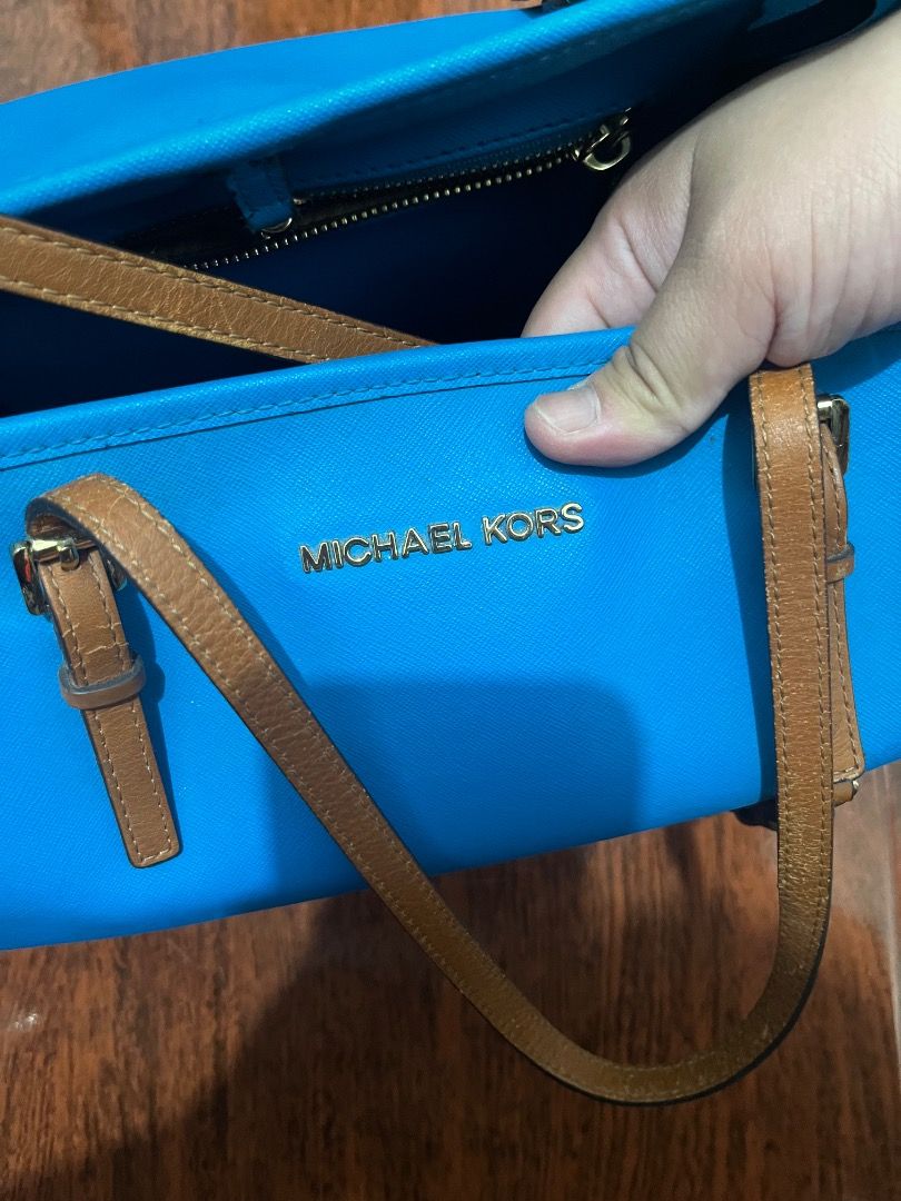 Original MK XL size (Category: Luxury Bags & Wallets) located in Cavite. Submitted by kim_m06 (Listing ID 1459038997, Image 2). Description: .