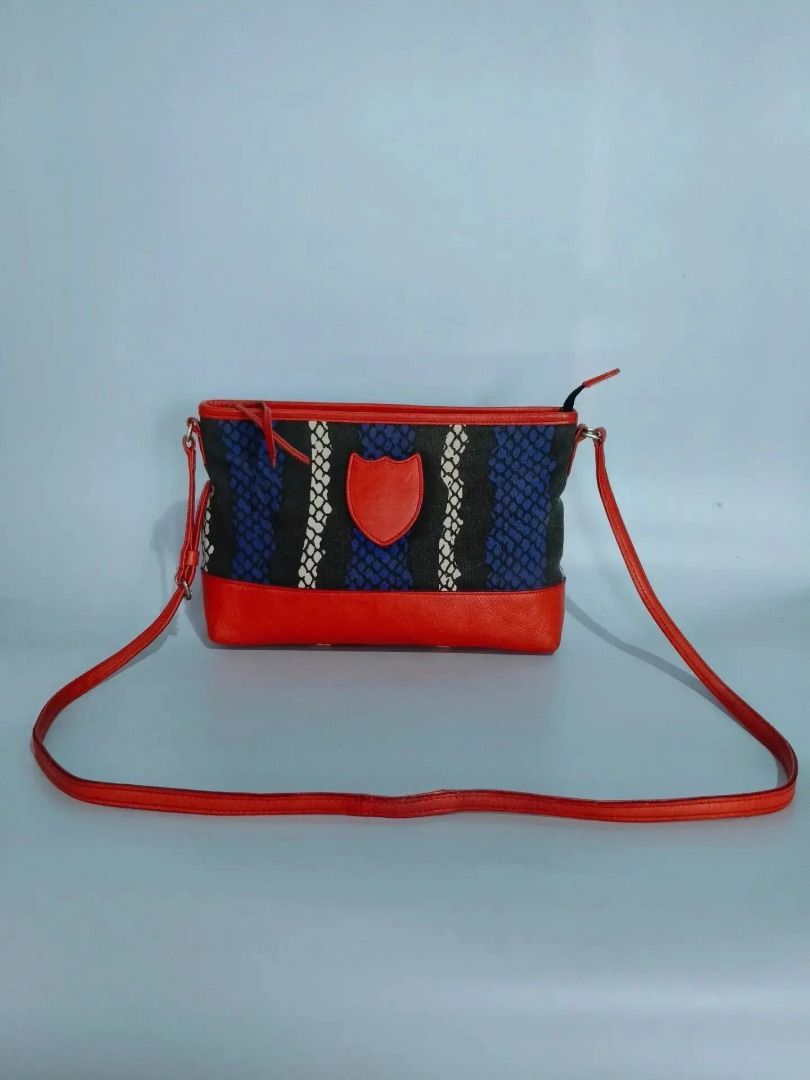 Original Vivienne Westwood sling bag (Category: Cross-body Bags) located in Cabuyao City. Submitted by your____lux____shop (Listing ID 1458968030, Image 1). Description: Sale❗Sale❗Sale❗ Original Vivienne Westwood Small size Canvas/ genuine leather trim ykk zipper 📌First to pay!.