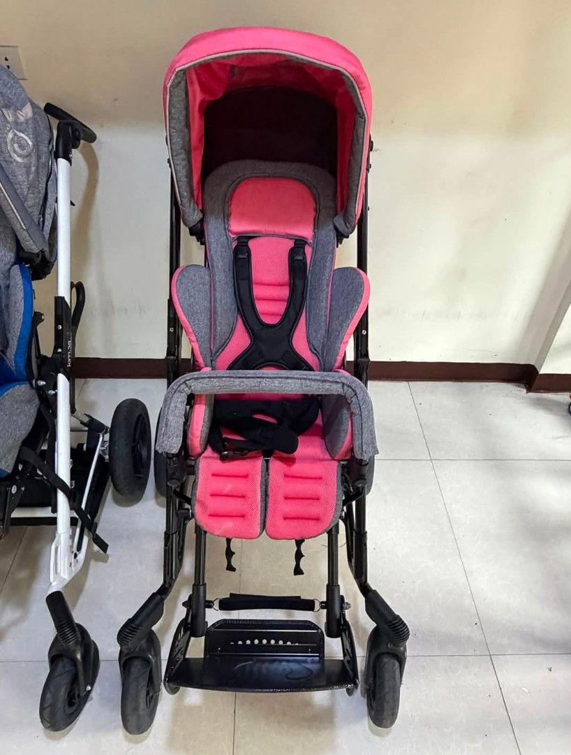 Ottobock Kimba Neo Stroller for Kids (Category: Strollers) located in Cainta. Submitted by vanessa.09 (Listing ID 1458920448, Image 1). Description: FOR SALE 🚼 Ottobock Kimba Neo Special Needs Stroller (Germany) Brand: Ottobock • Bionic Mobility • Made in Germany Model: Kimba Neo Size 1 Max Load: 40kg / 88lbs ✅ Key Features: • Frame: Lightweight sturdy black alloy, foldable, heavy-duty build • Seat: Padded breathable mesh (Pink/Gray & Green/Gray