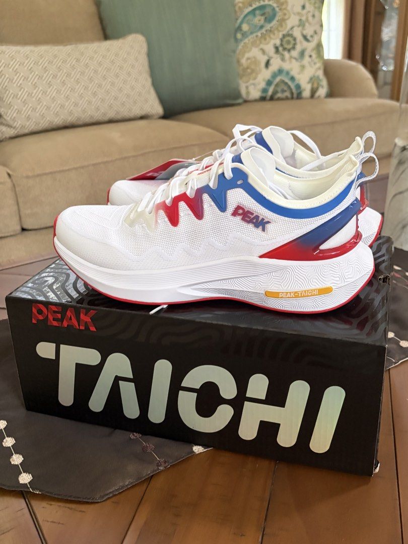 Peak Running Shoes (Category: Activewear) located in Muntinlupa City. Submitted by mykaroms (Listing ID 1459033155, Image 2). Description: Brand new with tag, stickers, and box Size 8 Women's (39) Delivery via gogoxpress only. Shipping fee c/o buyer..