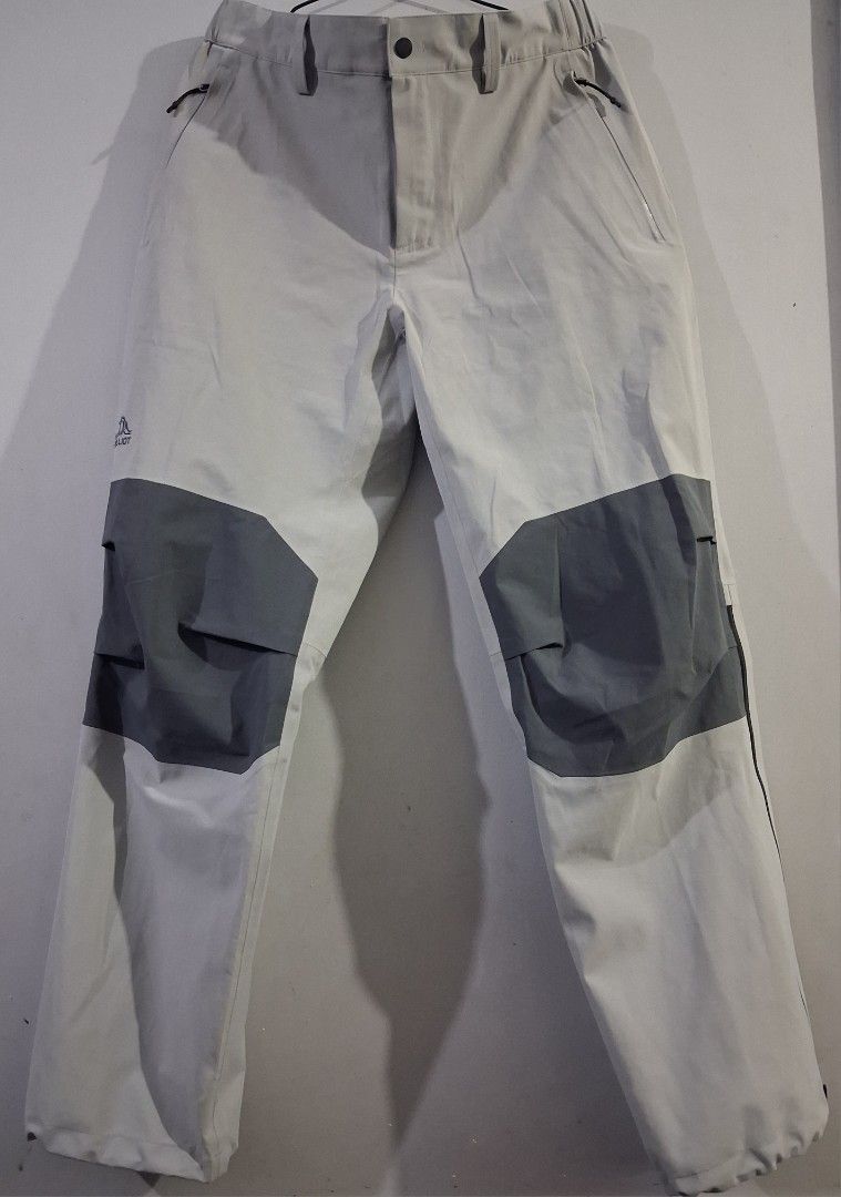 Pelliot Outdoor Tactical Waterproof Men's Pants (Category: Activewear) located in Mandaluyong City. Submitted by daddyjpanlilio24 (Listing ID 1458905606, Image 1). Description: P 1100+sf Pelliot Outdoor Tactical Pants Waterproof Size large fit to 32-34 Thigh 11.5" Hem 9.5" Lenght 41" Good for 5'9-5'10 height Color light gray Can pass as new No issue Mandaluyong Shipping/Payment: Jnt payment 1st no cod Lalamove payment upon rider pick up.