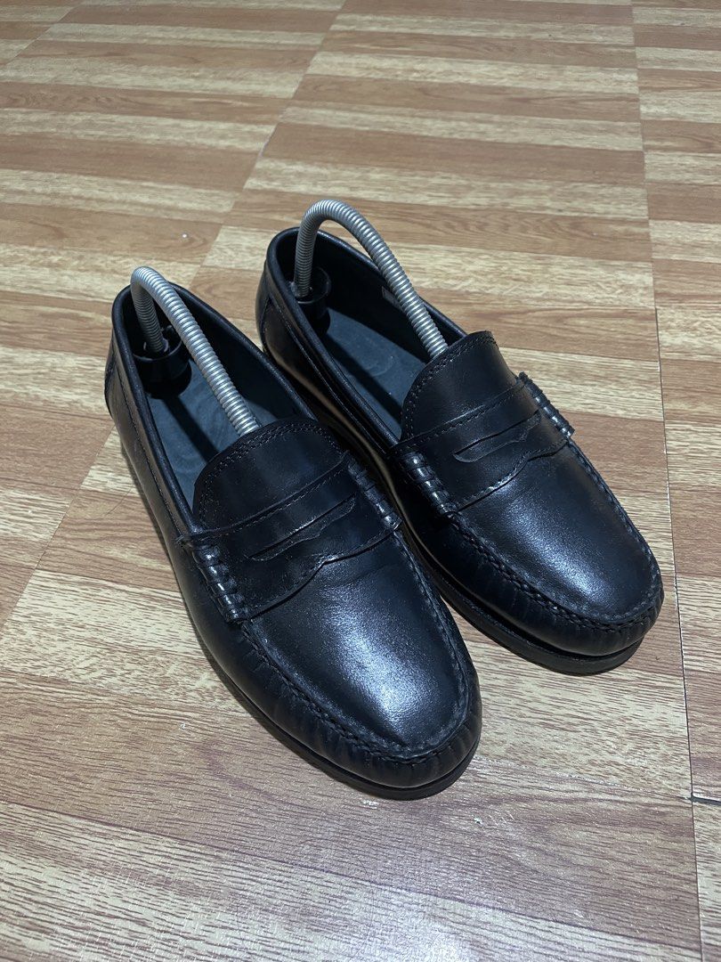 Penny Loafers (Category: Dress Shoes) located in Imus. Submitted by wyg_2.0 (Listing ID 1458919980, Image 1). Description: Anniah's Penny Loafers Size: 7 US/6 UK/40 EURO Used Once only in graduation No Issue Excellent Condition Top highlights Insole material: Leather Outer material: Rubber Closure type: Pull-On Water resistance level: Water Resistant Cavite/Alabang.