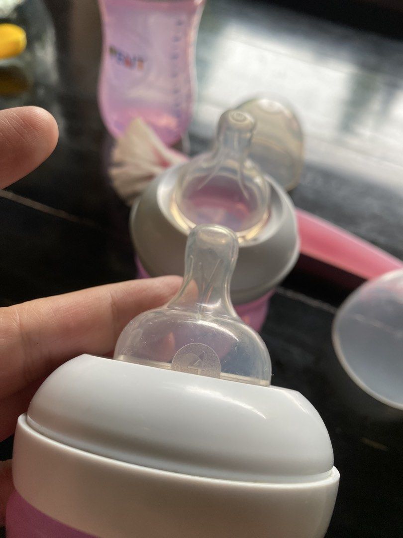 Philips Avent Bundle (Category: Breastfeeding & Bottle Feeding) located in Bulacan. Submitted by stay.fab (Listing ID 1458975816, Image 2). Description: **less than 1 month lang nagamit ng baby ko dahil nag-pure BF ako. **stored more than a year dahil gusto pa sundan ni mister pero ayaw ko na. Lol! Sakit ma-CS bi ** new po yung 2 nipples, bought for ₱600+ at SM, gagamitin sana pang inum water pero ayaw niya talaga ng nipples, nag-straw ang baby k