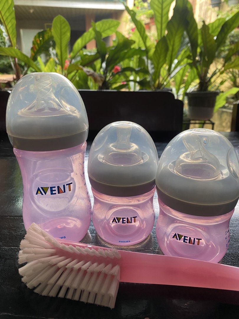 Philips Avent Bundle (Category: Breastfeeding & Bottle Feeding) located in Bulacan. Submitted by stay.fab (Listing ID 1458975816, Image 1). Description: **less than 1 month lang nagamit ng baby ko dahil nag-pure BF ako. **stored more than a year dahil gusto pa sundan ni mister pero ayaw ko na. Lol! Sakit ma-CS bi ** new po yung 2 nipples, bought for ₱600+ at SM, gagamitin sana pang inum water pero ayaw niya talaga ng nipples, nag-straw ang baby k