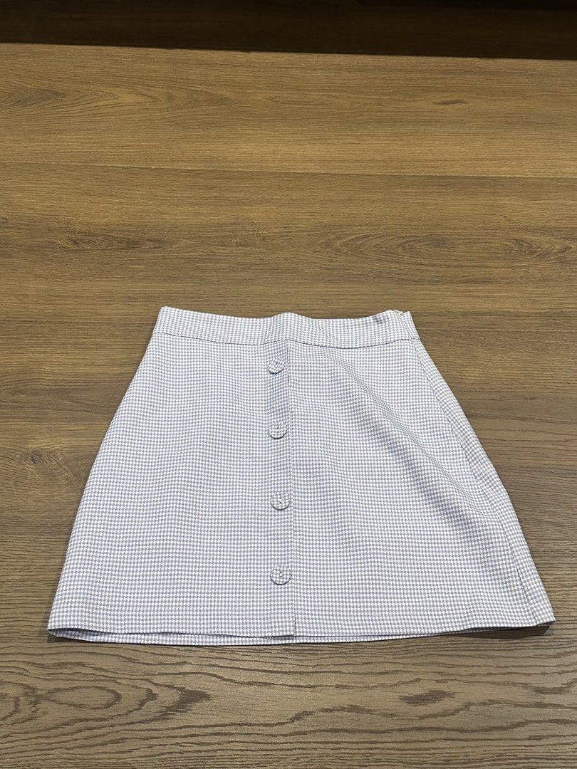 PLAYDRESS Gingham Button Front Mini Skirt XS (Category: Skirts) located in San Juan City. Submitted by yanna_888 (Listing ID 1458964980, Image 1). Description: - Brand: PLAYDRESS - Style: Gingham mini skirt - Features: Button-front design - Estimated Size: XS - Versatile: Great for casual wear or dressing up.