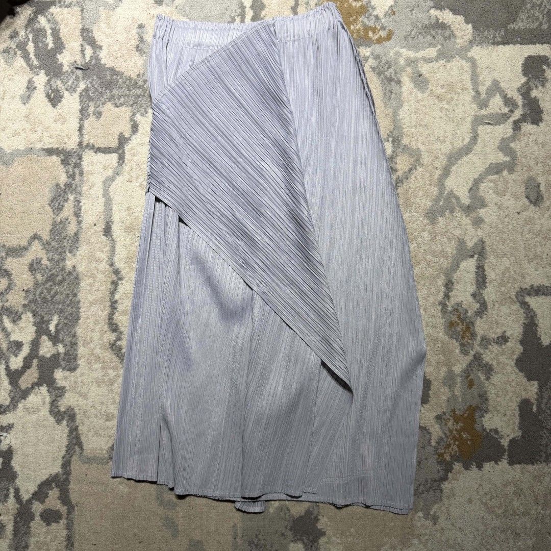 Pleats Please Seatangle flares Long Skirt (Category: Luxury Apparel) located in Dagupan City. Submitted by kiroshi12 (Listing ID 1459003631, Image 1). Description: - Authentic Pleats Please Skirt - Size: 3 - Origin: Made in Japan - Material: 100% Polyester - Features: Elastic waistband, unique pleated design - Style: Perfect for dressing up or down.